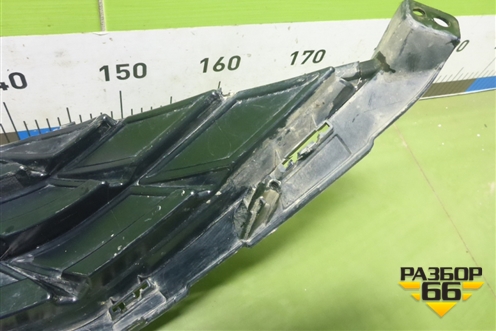 Решетка в передний бампер центральная (8891861846) для Geely Atlas 2 с 2023г (Атлас)