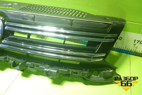 Решетка радиатора (5N0853653E) для Volkswagen Tiguan с 2007-2011г (Тигуан)