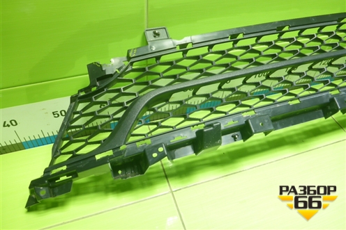 Решетка в передний бампер центральная (после 2021г) (8450090847) для VAZ Largus/Ларгус с 2012-2024г