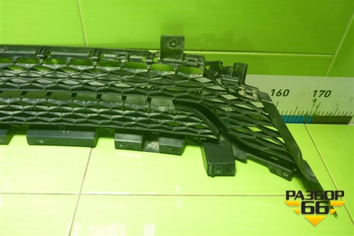 Решетка в передний бампер центральная (после 2021г) (8450090847) для VAZ Largus/Ларгус с 2012-2024г