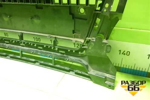 Решетка радиатора (после 2012г под парктроник правый руль) (8R0853651) для Audi Q5 c 2008-2017г (Ку 5)