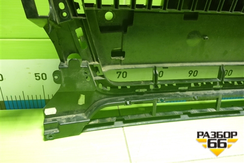 Решетка радиатора (после 2012г под парктроник правый руль) (8R0853651) для Audi Q5 c 2008-2017г (Ку 5)