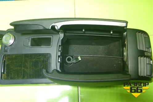 Подлокотник (правый руль) (A2046800150) для Mercedes Benz C-Klass W204 с 2007-2014г (Ц)