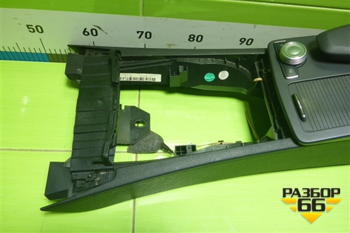 Подлокотник (правый руль) (A2046800150) для Mercedes Benz C-Klass W204 с 2007-2014г (Ц)