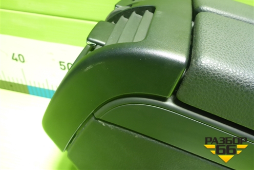 Подлокотник (правый руль) (A2046800150) для Mercedes Benz C-Klass W204 с 2007-2014г (Ц)