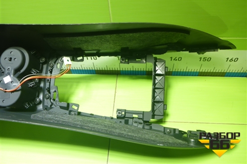 Подлокотник (правый руль) (8R0864981) для Audi Q5 c 2008-2017г (Ку 5)