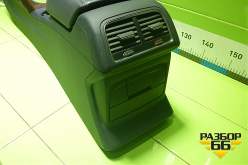 Подлокотник (правый руль) (8R0864981) для Audi Q5 c 2008-2017г (Ку 5)