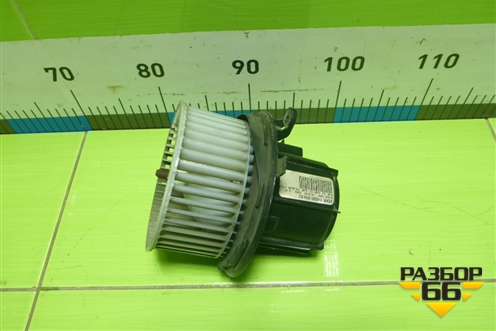 Моторчик отопителя (правый руль) (V2425001) для Mercedes Benz C-Klass W204 с 2007-2014г (Ц)