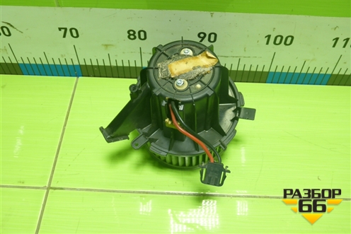 Моторчик отопителя (правый руль) (8K2820021) для Audi A4 (В8) с 2007-2015г (А4)