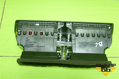 Дефлектор воздушный центральный (3C1819728E) для Volkswagen Passat (B6) с 2005-2010г (Пассат Б6)