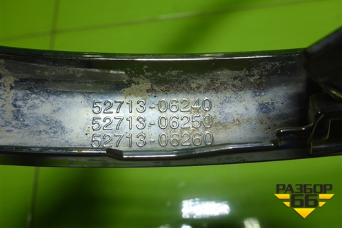 Накладка на решетку переднего бампера левая (5271306240) для Toyota Camry V70 с 2017г (Камри)