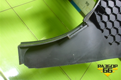 Обшивка стойки центральная нижняя левая (A2046900525) для Mercedes Benz C-Klass W204 с 2007-2014г (Ц)