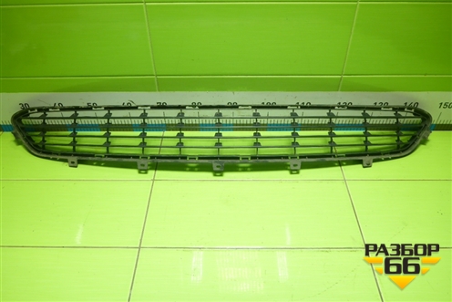 Решетка в передний бампер центральная (до 2014г) (62256ILA0B) для Infiniti Infiniti QX56/QX80 (Z62) с 2010г (Ку икс56/80)