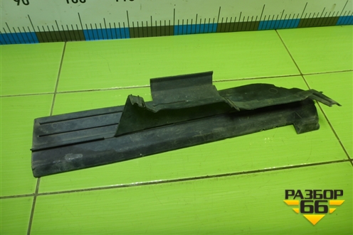 Дефлектор радиатора левый (8200158150) для Renault Megane 2 с 2002-2009г (Меган)