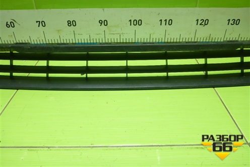 Решетка в передний бампер центральная (не оригинал) для Volkswagen Polo с 2020г (Поло)