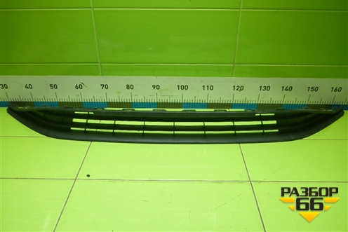 Решетка в передний бампер центральная (не оригинал) для Volkswagen Polo с 2020г (Поло)