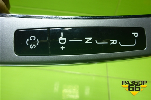 Накладка внутренняя (на кулису) (A2042670488) для Mercedes Benz C-Klass W204 с 2007-2014г (Ц)