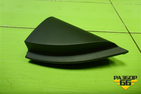 Накладка двери передней левой уголок (8200079928) для Renault Megane 2 с 2002-2009г (Меган)