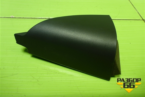 Накладка двери передней левой уголок (8200079928) для Renault Megane 2 с 2002-2009г (Меган)