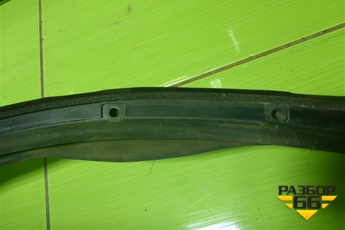 Уплотнитель двери задней левой (в проём крыла) (760839761B) для Volkswagen Touareg с 2018г (Туарег)