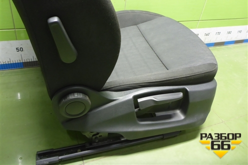 Сиденья комплект (лифтбек, AIR BAG передние, подогрев) для Skoda Octavia (A7) с 2013г (Октавия)