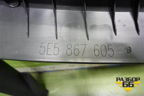 Обшивка двери багажника (верхняя лифтбек) (5E5867605) для Skoda Octavia (A7) с 2013г (Октавия)