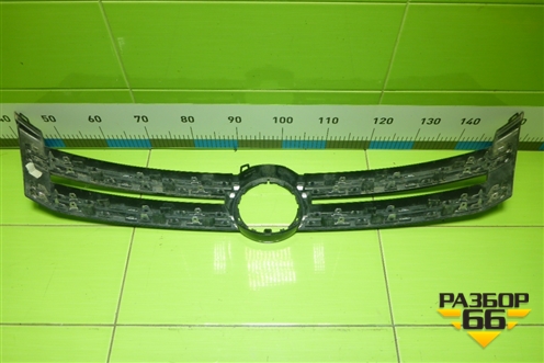 Накладка на решетку радиатора (5N0853655) для Volkswagen Tiguan с 2011-2016г (Тигуан)