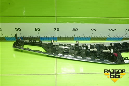 Накладка на торпедо (51459390699) для BMW 5-серия G30 с 2017г