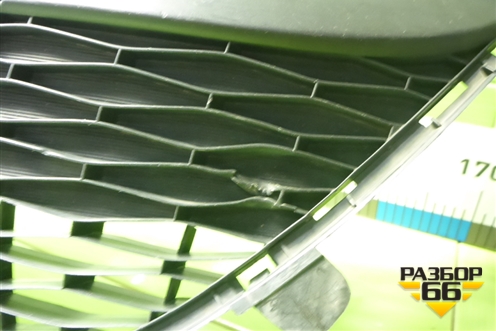 Решетка в передний бампер центральная (BCW8501T1) для Mazda Mazda 3 (BL) с 2009-2013г