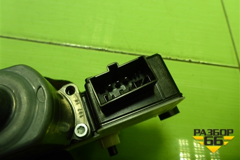 Моторчик стеклоподъёмника задний левый (5Q0959811A) для Skoda Octavia (A7) с 2013г (Октавия)