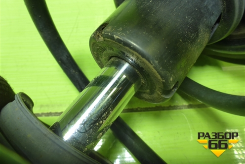 Амортизатор передний правый (5Q0413023) для Skoda Octavia (A7) с 2013г (Октавия)