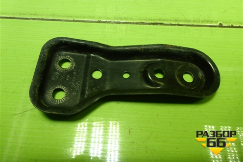 Кронштейн подрамника левый (5Q0199517E) для Skoda Octavia (A7) с 2013г (Октавия)