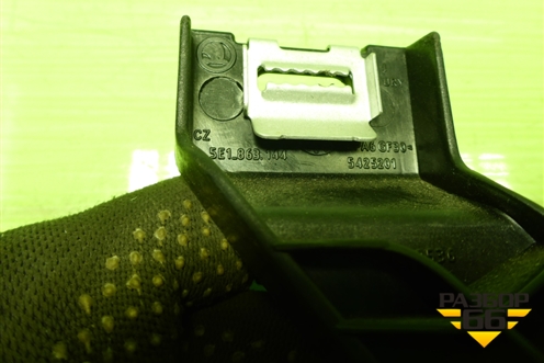 Кронштейн консоли (5E1863144) для Skoda Octavia (A7) с 2013г (Октавия)