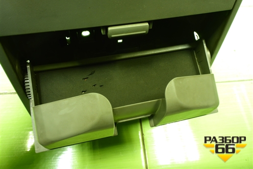 Плафон салонный передний (не под люк) (7L0868403) для Volkswagen Touareg c 2002-2010г (Туарег)