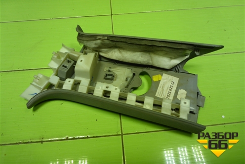 Обшивка стойки задняя верхняя левая (передняя часть) (7L6867241) для Volkswagen Touareg c 2002-2010г (Туарег)