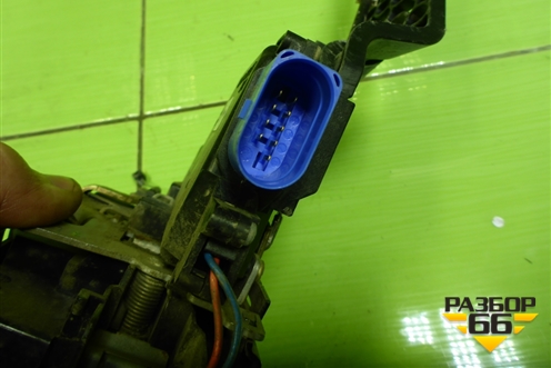 Замок двери передней правой (3D1837016) для Volkswagen Touareg c 2002-2010г (Туарег)