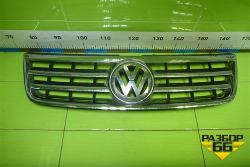Решетка радиатора (7L6853651A) для Volkswagen Touareg c 2002-2010г (Туарег)