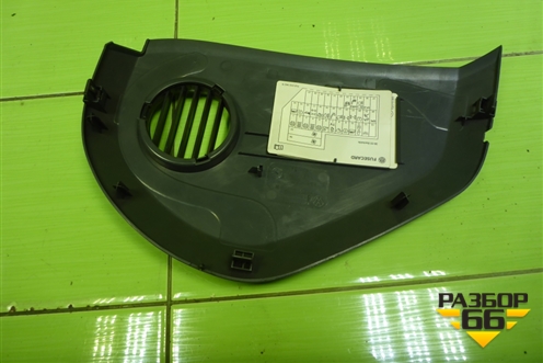 Накладка на торпедо (боковая левая) (7L6857175H) для Volkswagen Touareg c 2002-2010г (Туарег)