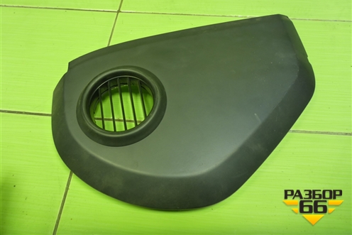 Накладка на торпедо (боковая правая) (7L6857176H) для Volkswagen Touareg c 2002-2010г (Туарег)