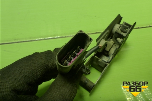 Замок капота для Volkswagen Touareg c 2002-2010г (Туарег)