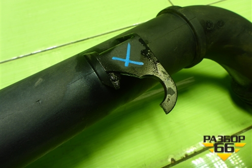 Патрубок интеркулера пластиковый (7L6145795A) для Volkswagen Touareg c 2002-2010г (Туарег)