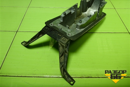 Кронштейн кулисы КПП (АКПП) (7L6713025G) для Volkswagen Touareg c 2002-2010г (Туарег)