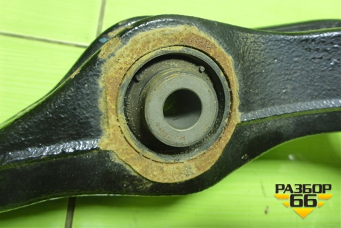 Рычаг передний правый нижний (7L0407154B) для Volkswagen Touareg c 2002-2010г (Туарег)