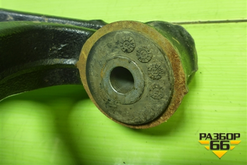 Рычаг передний правый нижний (7L0407154B) для Volkswagen Touareg c 2002-2010г (Туарег)