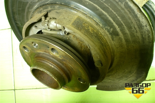 Кулак задний левый для Volkswagen Touareg c 2002-2010г (Туарег)