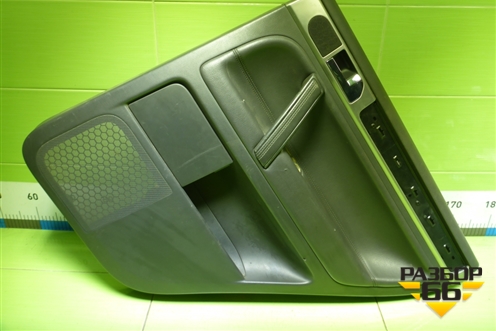 Обшивка двери задней правой под электрику (7L6867212BR) для Volkswagen Touareg c 2002-2010г (Туарег)