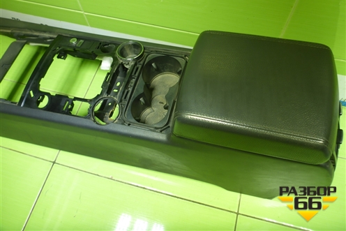 Подлокотник (7L6863762) для Volkswagen Touareg c 2002-2010г (Туарег)