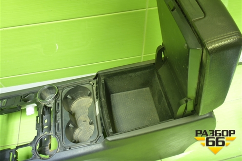 Подлокотник (7L6863762) для Volkswagen Touareg c 2002-2010г (Туарег)