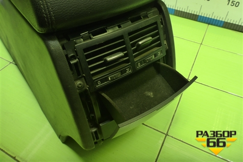 Подлокотник (7L6863762) для Volkswagen Touareg c 2002-2010г (Туарег)