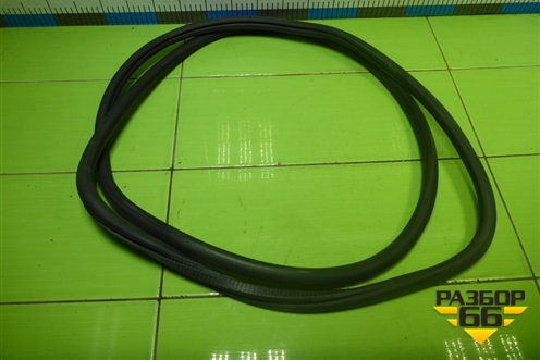 Уплотнитель двери передней левой для Volkswagen Touareg c 2002-2010г (Туарег)